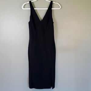 Lulu's Black Sheath Knee Length Dress, V-Neck Sleeveless. Size Medium